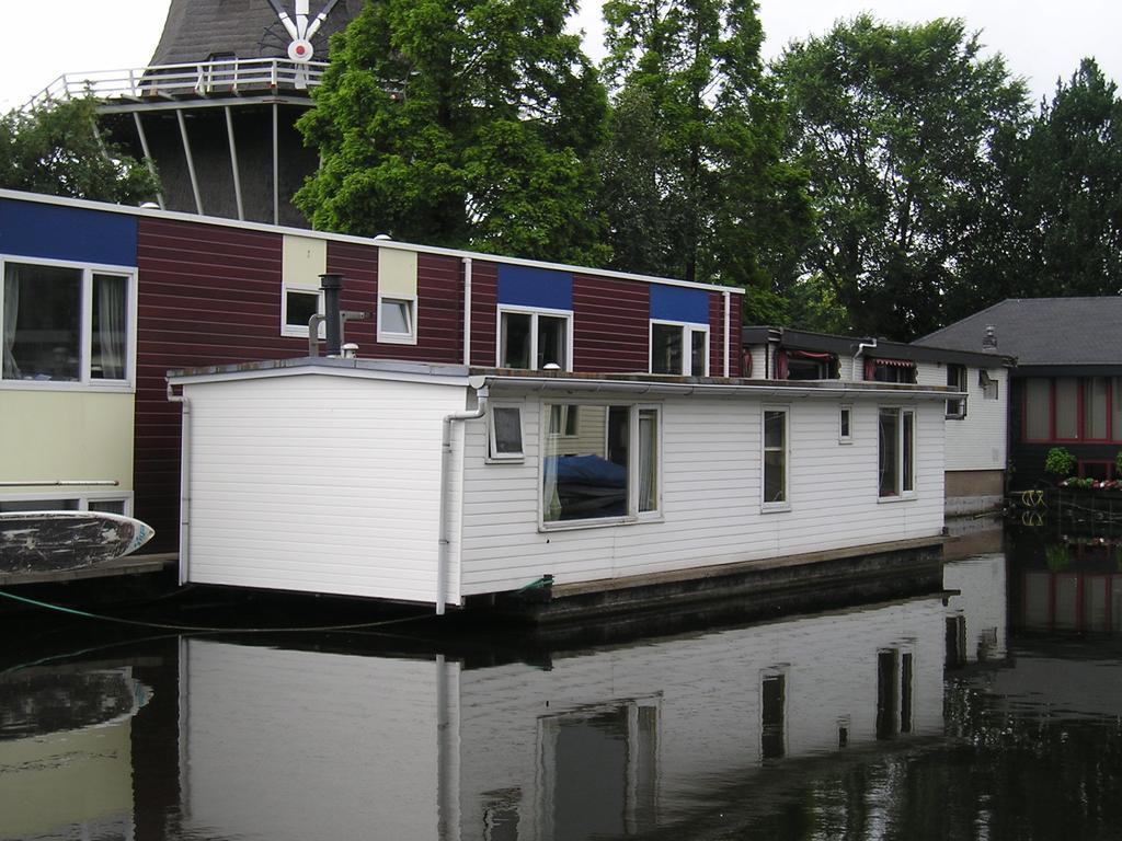 Hôtel Houseboat Under The Mill à Amsterdam Extérieur photo